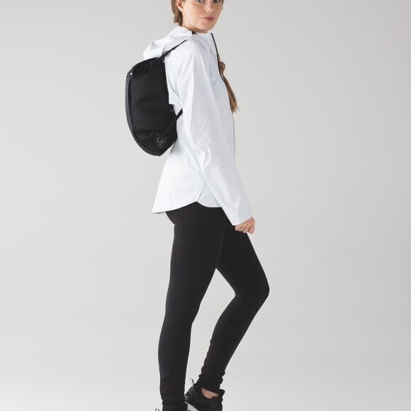 LULULEMON In A Cinch Back Pack – NEW WITH TAG – Black - Picture 2 of 12